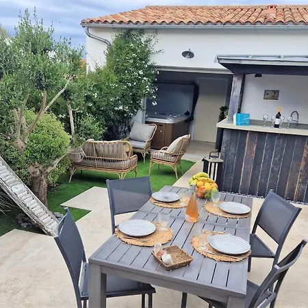 Des Moineaux Villa